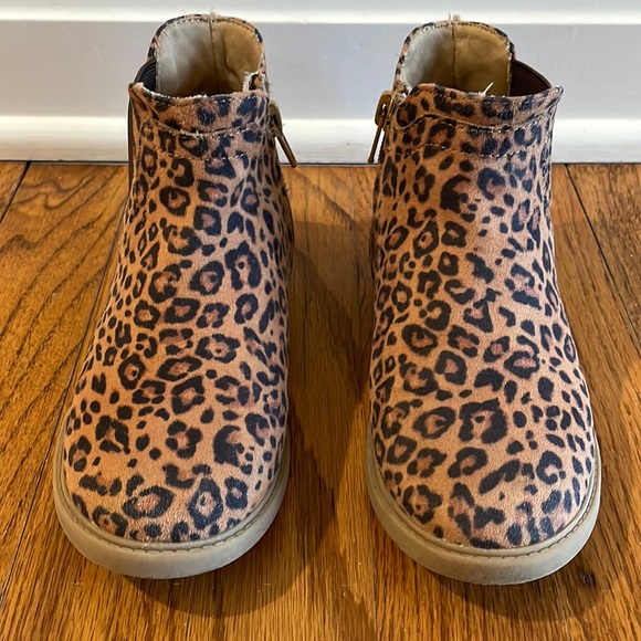 Tucker + Tate Nova Chelsea Bootie - Picture 3 of 7